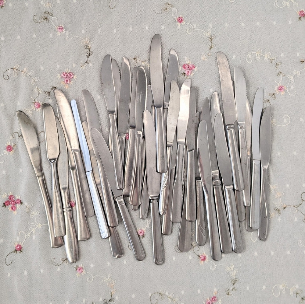 Lot of 35 dinner knives vintage mismatch